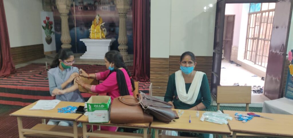 12 से 14 वर्ष तक के बच्चों को आठ सत्रों पर लगाया जा रहा टीका