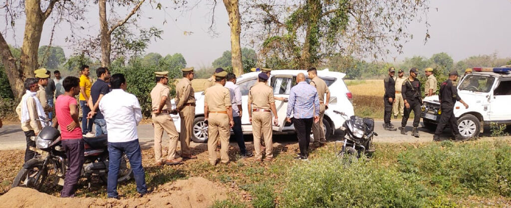 लूट की वारदात के बाद जानकारी हासिल करने पहुंचे एसएसपी