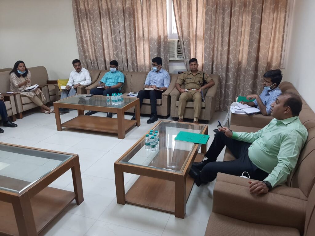 प्रेक्षक ने निर्वाचन के संबंध में की अधिकारियों के साथ बैठक दिये आवश्यक दिशा-निर्देश