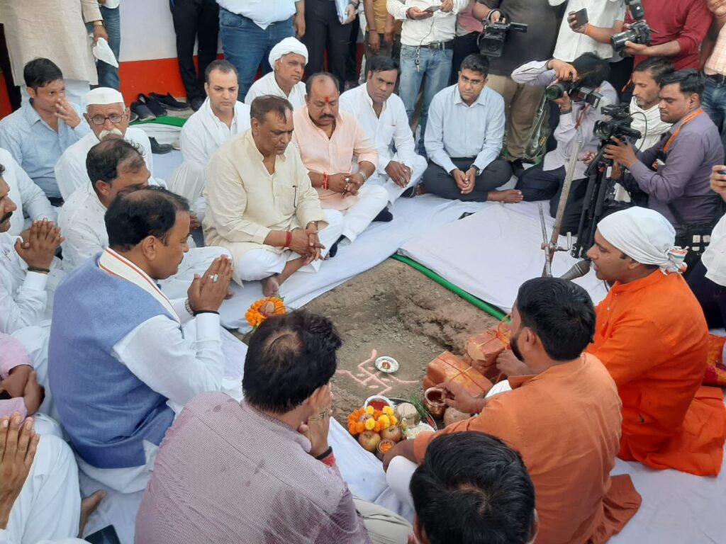 उप मुख्यमंत्री ने किया अमृत सरोवर का भूमि पूजन