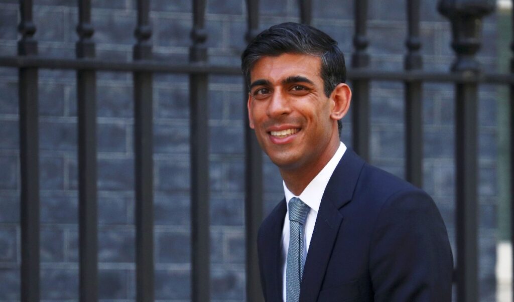 ब्रिटेन के प्रधानमंत्री की दौड़ में ऋषि सुनक सबसे आगे