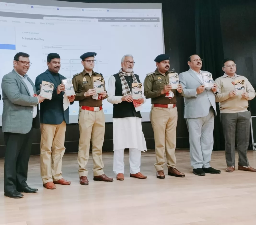 एस.एस.पी मेरठ द्वारा डॉ गंभीर हुए सम्मानित
