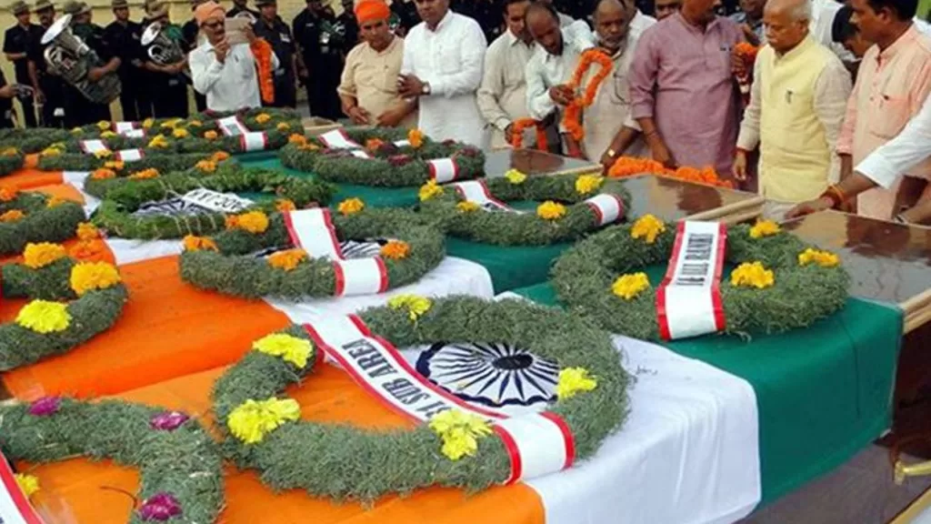 Aatanki Hamle; से वाहन में लगी आग, 5 जवान शहीद 1 घायल