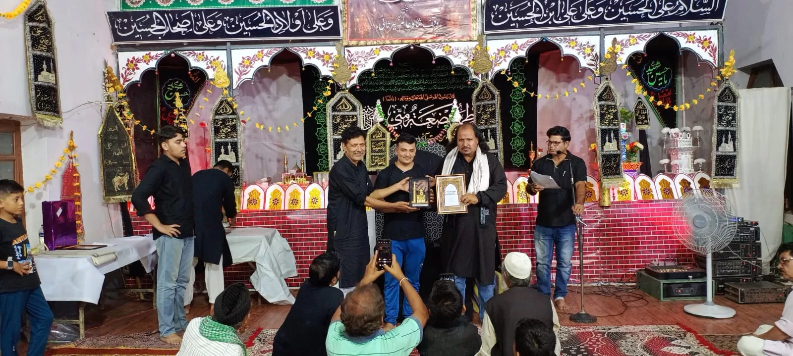 12 लोगों को अवार्ड देकर सम्मानित किया गया 2 12 लोगों को अवार्ड देकर सम्मानित किया गया 2 jpeg