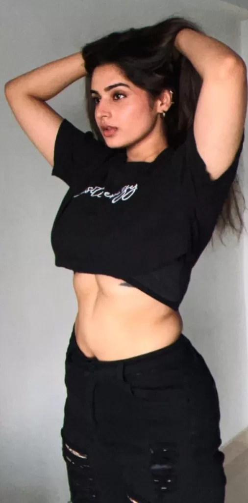 Ayesha Khan Bold Image: ये तस्वीरें कर देंगी पागल