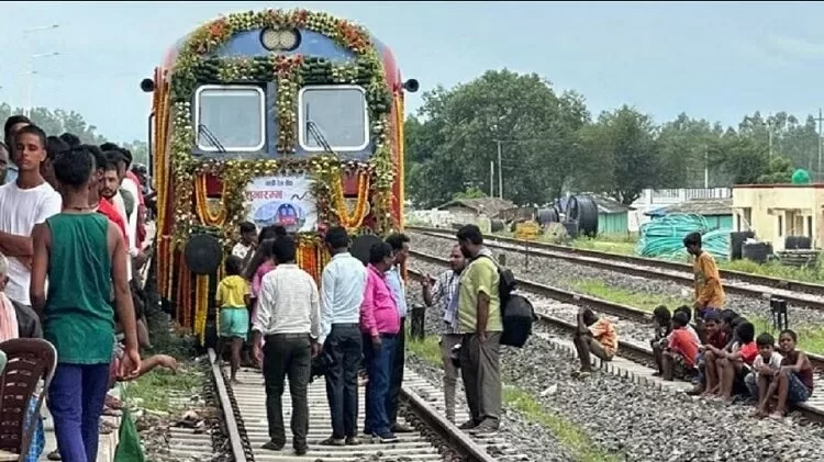 भारत-नेपाल बॉर्डर के लोगों को मिली बेहतर रेल सेवा