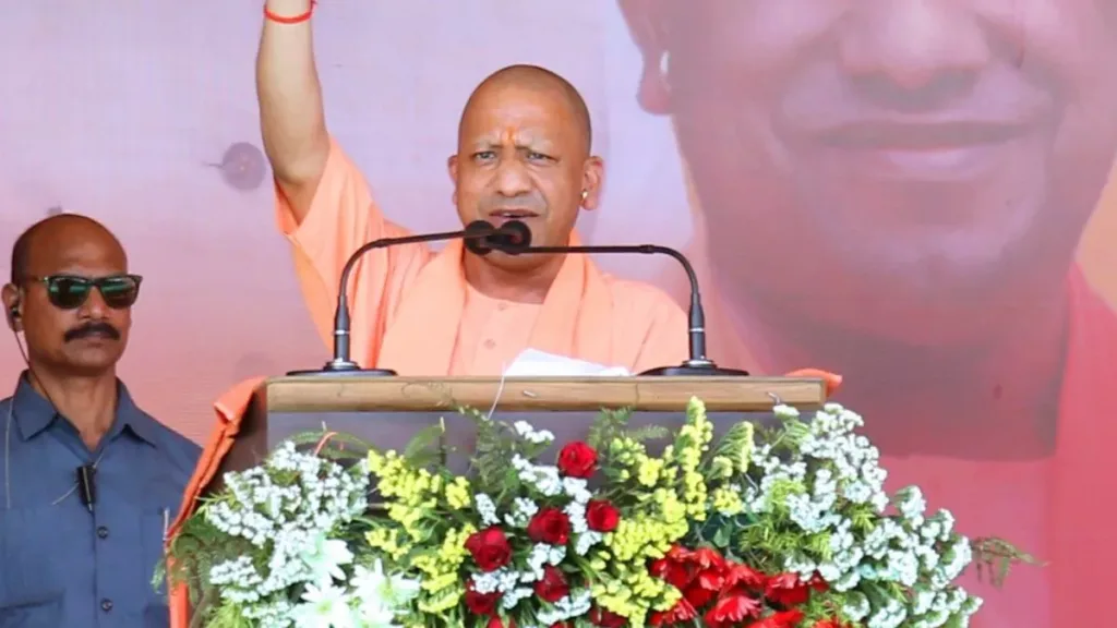 Yogi said that 2024 –अधिकारियों को अपनी कार्यशैली से आम आदमी का भरोसा जीतना चाहिये।