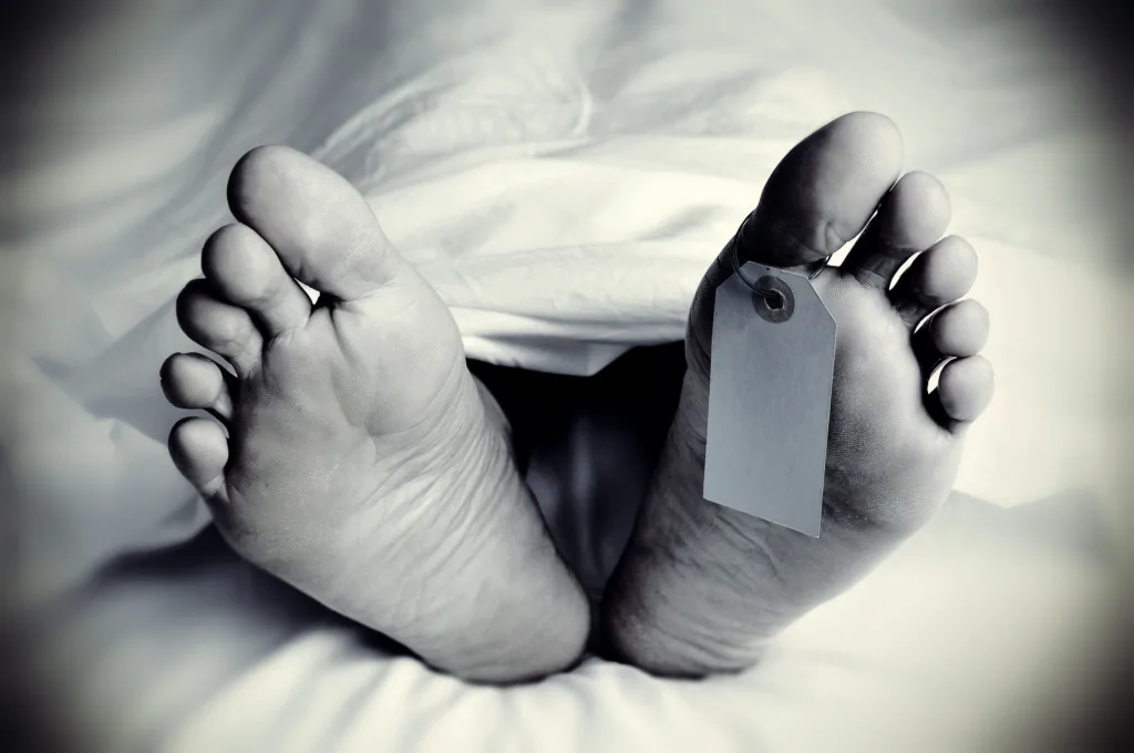 dead body with a blank toe tag, in monochrome