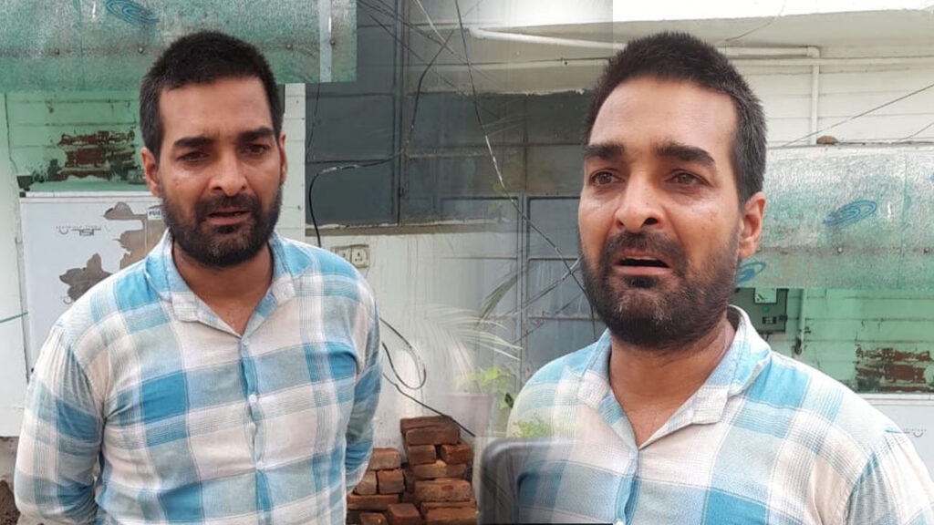 एसएसपी ऑफिस पर फूट-फूटकर रोया युवक