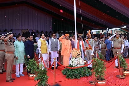 सीएम योगी ने विधानसभा में किया झंडा रोहण 3 15 अगस्त