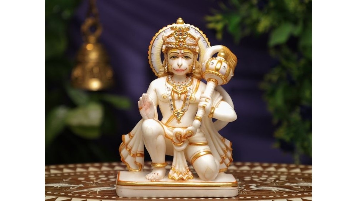हनुमान जन्मोत्सव पर करें इन चीजों का दान, चमक जाएगी किस्मत