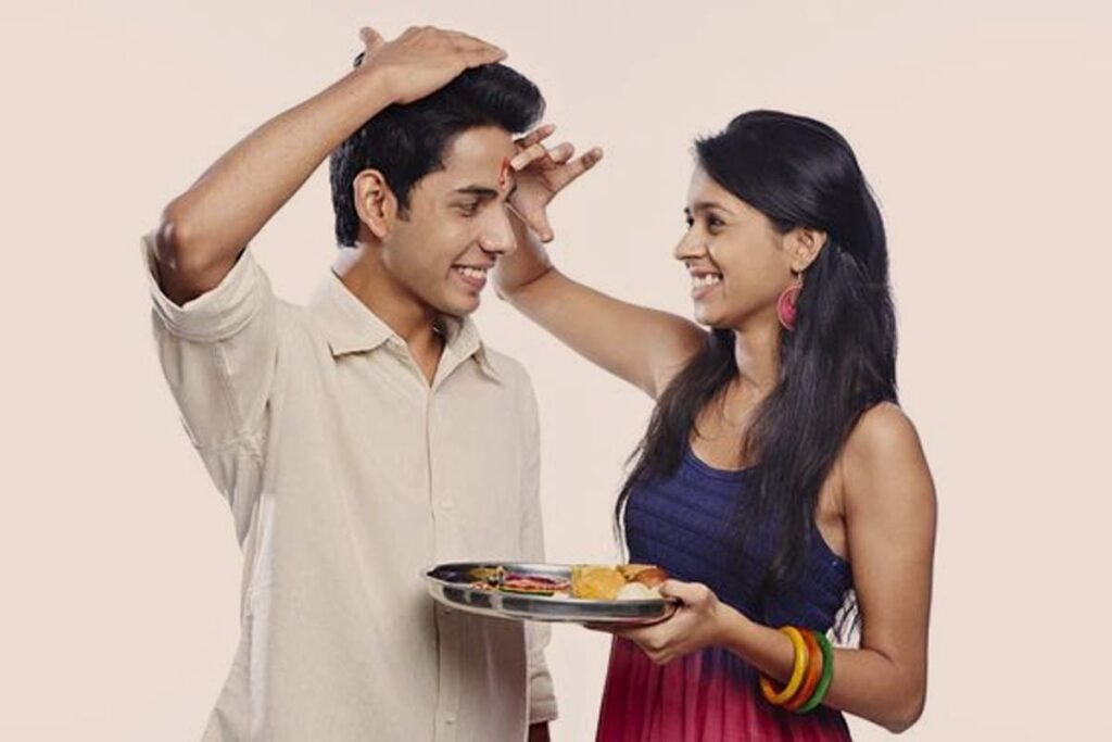 रक्षाबंधन पर इनसे करें भाई को तिलक, भाई को हर क्षेत्र में मिलेगी सफलता