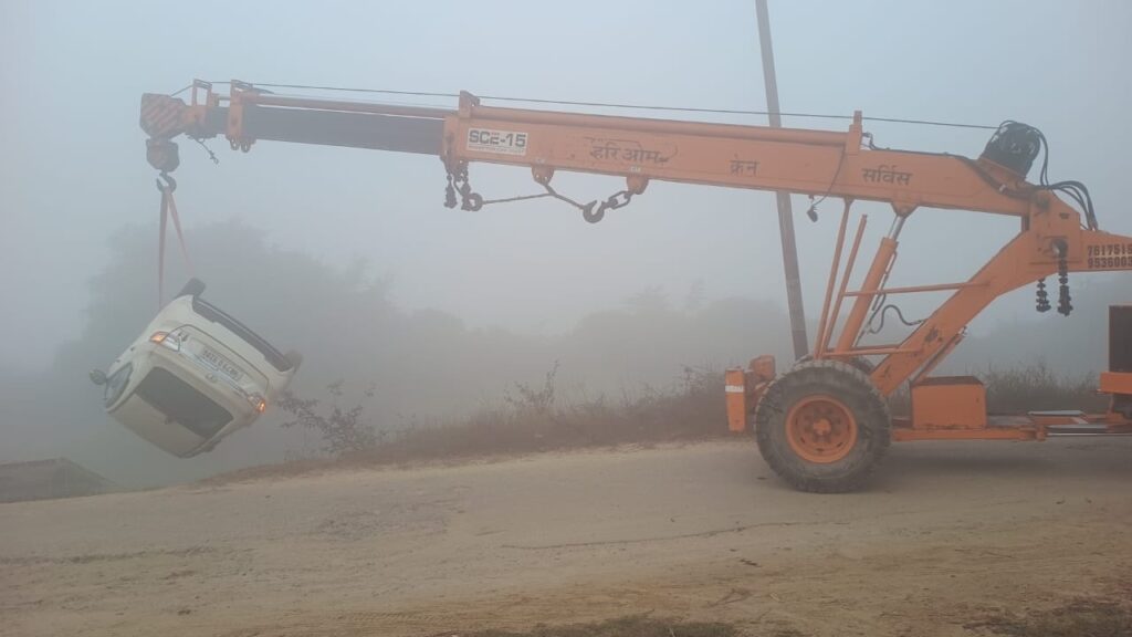 गूगल मैप के भरोसे चल रहे थे, नहर में गिरी कार 2 गूगल मैप के भरोसे चल रहे थे, नहर में गिरी कार