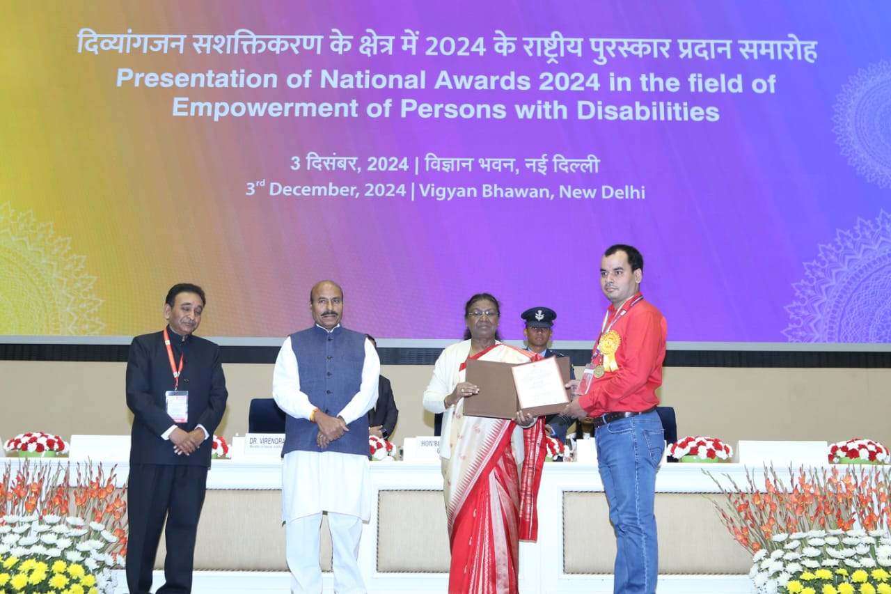 राष्ट्रपति ने राष्ट्रीय दिव्यांगजन सशक्तिकरण पुरस्कार बांटे 2 राष्ट्रपति ने राष्ट्रीय दिव्यांगजन सशक्तिकरण पुरस्कार बांटे