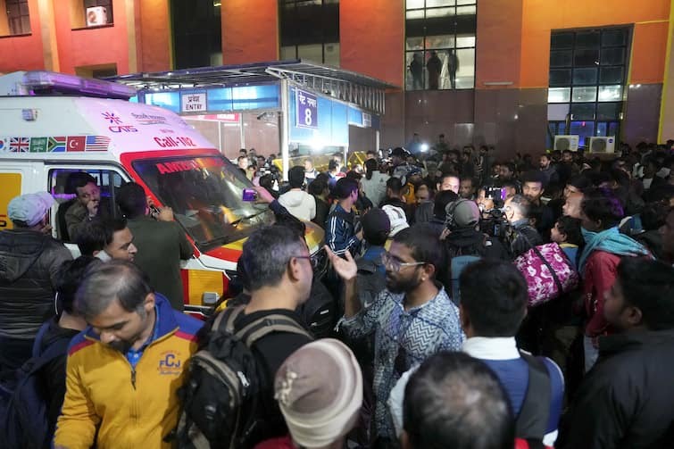 Stampede at New Delhi Railway Station, 18 dead