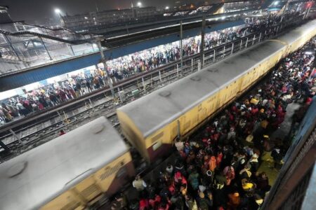 Stampede at New Delhi Railway Station, 18 dead