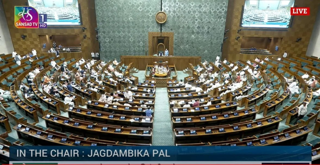 वक्फ संशोधन विधेयक पर विपक्ष के बोल न फूटे, अखिलेश-राहुल ने बरगलाया