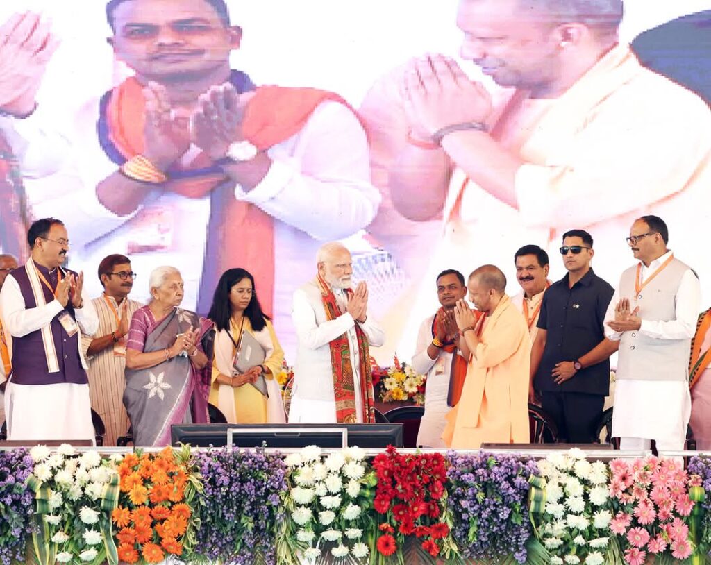 मैं काशी का हूं और काशी मेरी: मोदी