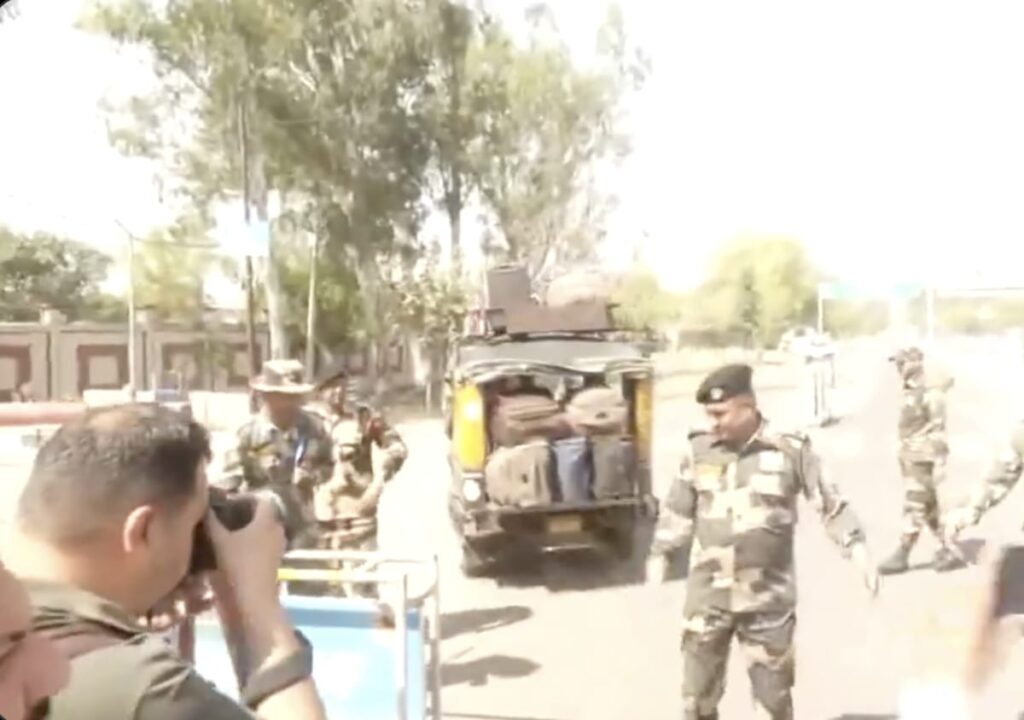 अटारी-वाघा बॉर्डर से वापस लौटाए पाकिस्तानी नागरिक