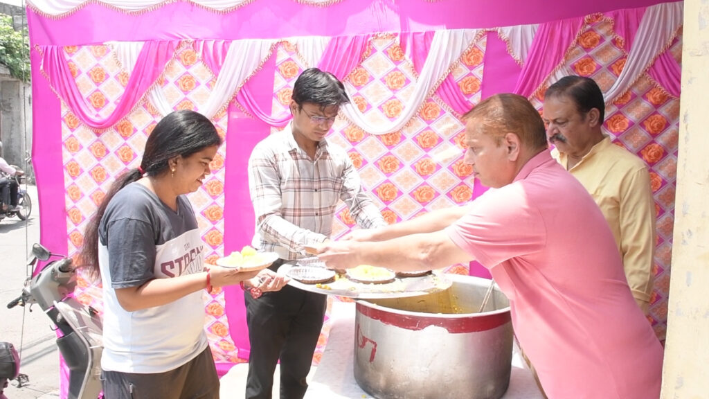 मासिक अन्न सेवा बनेगा मिसाल: आलोक सिसोदिया 5 f8