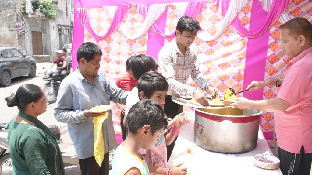 मासिक अन्न सेवा बनेगा मिसाल: आलोक सिसोदिया 4 f9