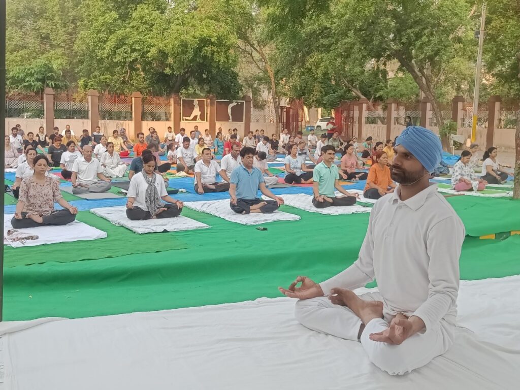 योग है जीवन का परम बल, शरीर व मन को करता है शुद्ध