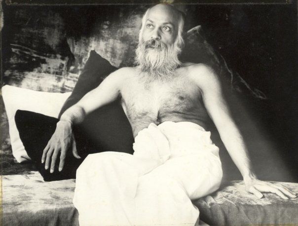 संसार में तो हम मौत को टाले जाते हैं: ओशो