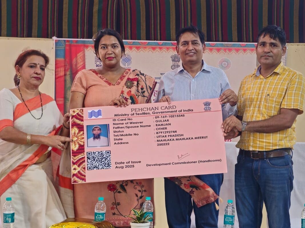 Hathkargha Divas Meerut: बुनकरों की कला और परंपरा का अद्भुत संगम 8 Hathkargha Divas Meerut बुनकरों की कला और परंपरा का अद्भुत संगम