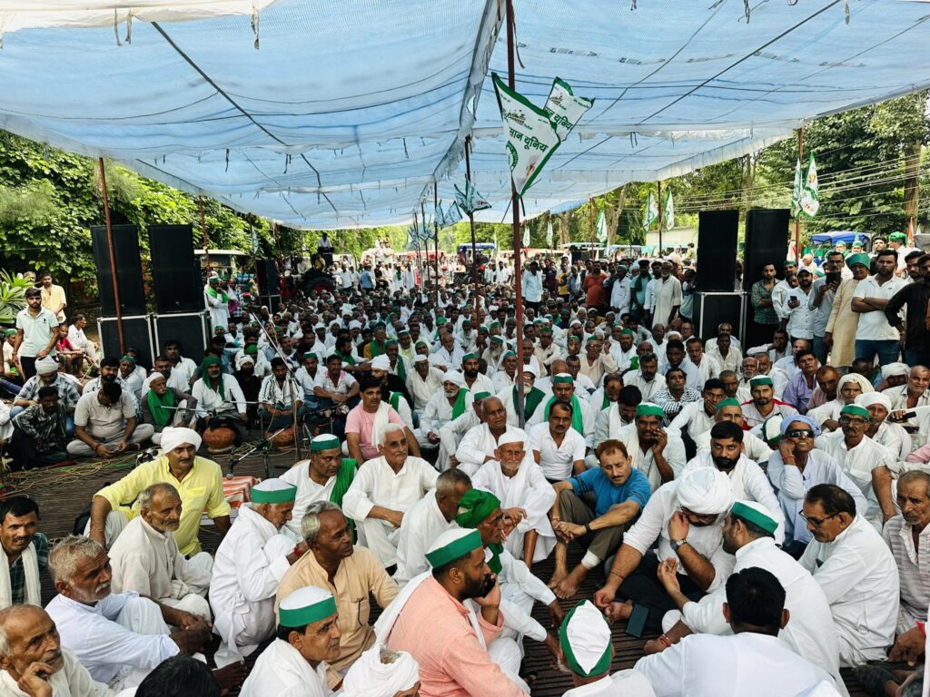Farmers' tricolor tractor march on the commissionerate, warning of indefinite strike