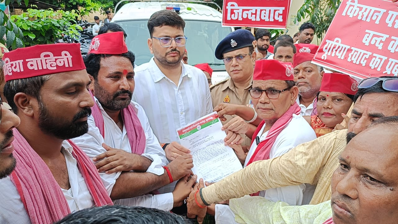 कादीपुर सुलतानपुर न्यूज़ सपा कार्यकर्ताओं का खाद, पानी और बिजली संकट को लेकर जोरदार प्रदर्शन