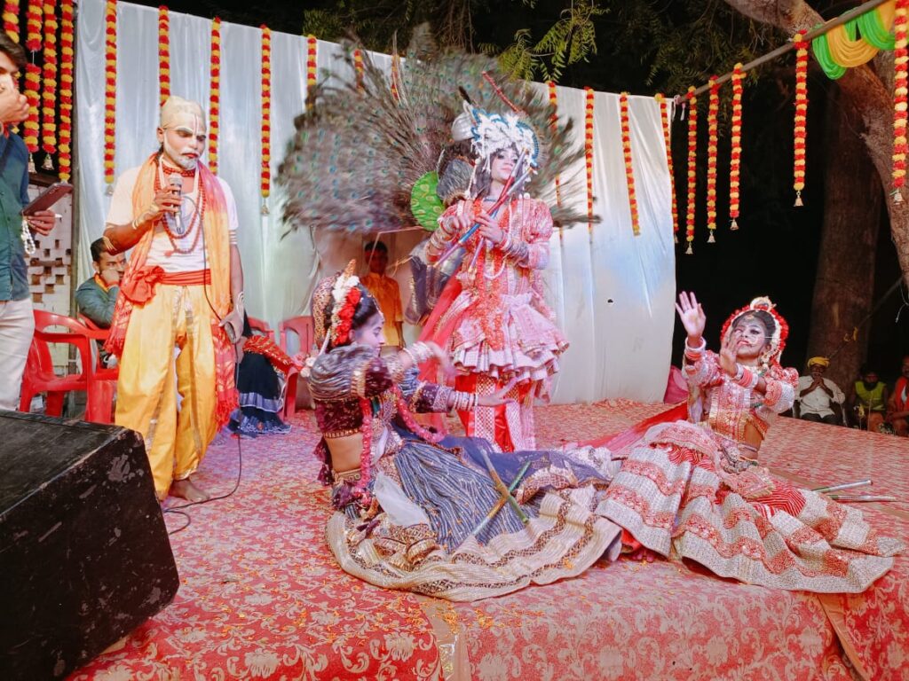 मौर्य बस्ती में निकली शेर की सवारी वाली झांकियां, शंकर भगवान का तांडव