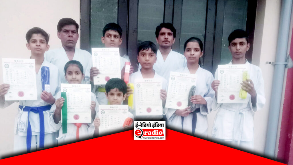 शोतोकान चिकारा कराटे डू एसोसिएशन मेरठ में बच्चों की रंगीन बेल्ट परीक्षा संपन्न