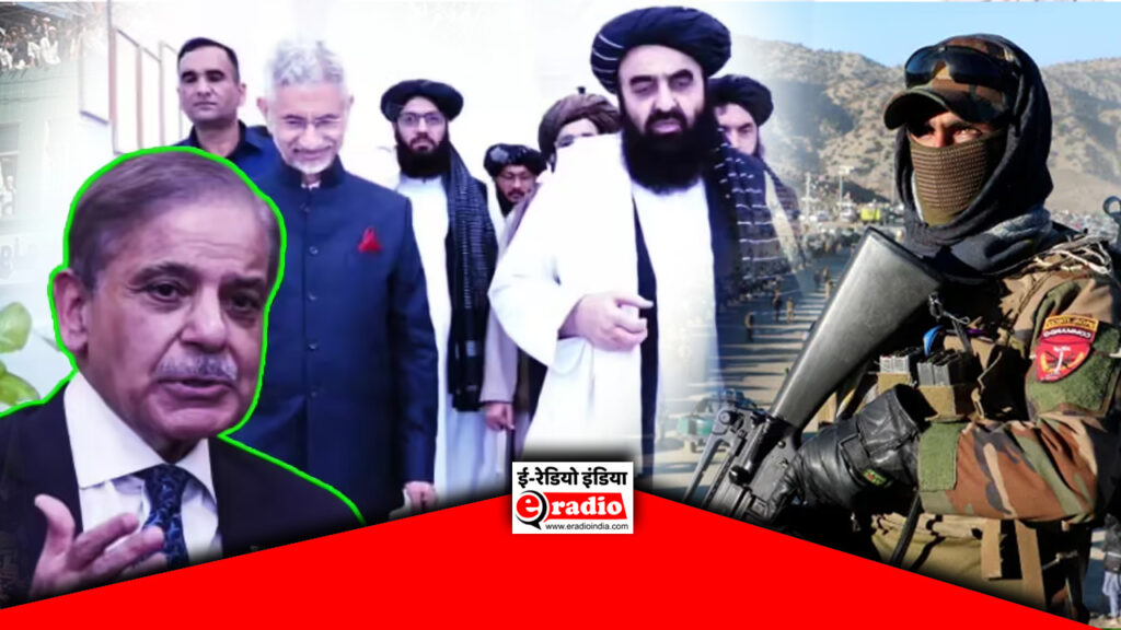 पीट रहे तालिबानी, पाक रक्षा मंत्री कोस रहे भारत को!