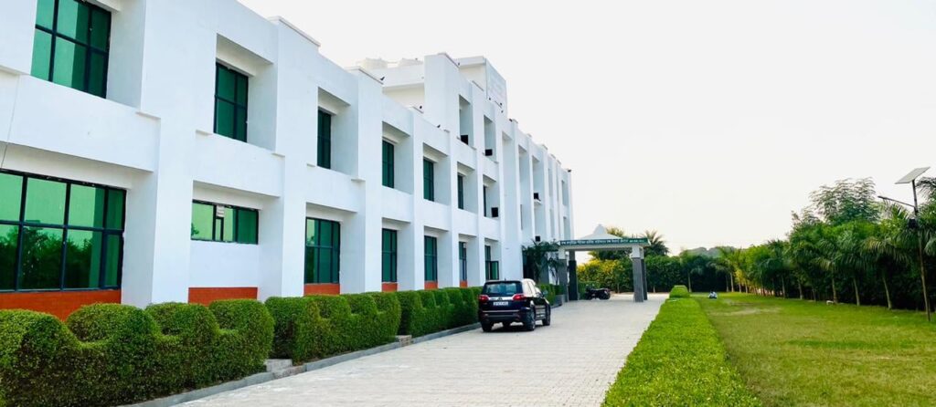 Charak Ayurvedic Medical College Meerut: परंपरागत आयुर्वेदिक चिकित्सा और आधुनिक शिक्षा का संगम