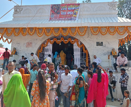 शाहगंज क्षेत्र के सांई धाम बसौली में 26वां वार्षिकोत्सव, विशाल भंडारा और भव्य मेले का आयोजन, हजारों श्रद्धालुओं ने लिया हिस्सा।