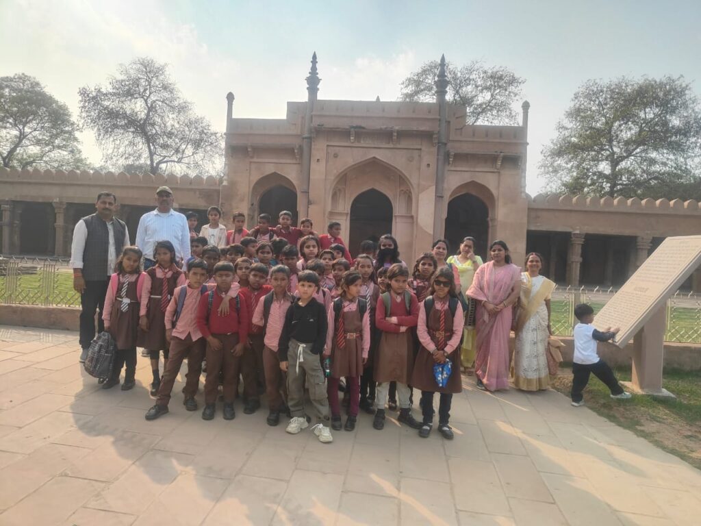 प्राथमिक विद्यालय कछरा के विद्यार्थियों का जौनपुर में शैक्षिक भ्रमण 2