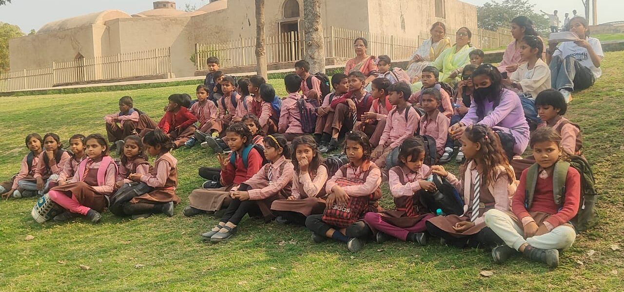 प्राथमिक विद्यालय कछरा के विद्यार्थियों का जौनपुर में शैक्षिक भ्रमण 3