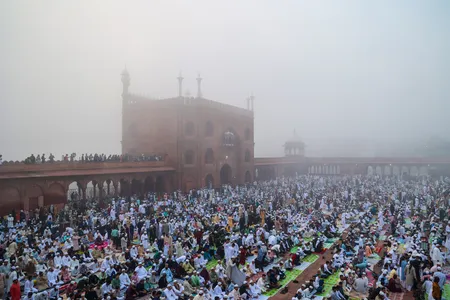 Jama Masjid Delhi Eid Namaz crowd peace brotherhood India