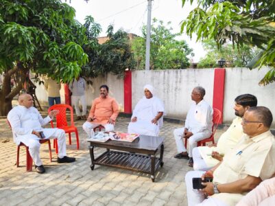 वरिष्ठ सपा नेता की चाची के निधन पर दी सांत्वना 3 वरिष्ठ सपा नेता की चाची के निधन पर दी सांत्वना