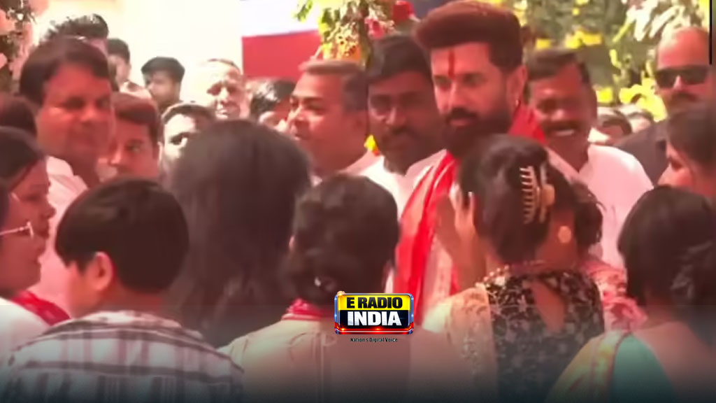 पटना में होली का रंग चढ़ा, सियासत भी हुई रंगीन—चिराग पासवान ने कार्यकर्ताओं संग मनाया त्योहार 2 holi