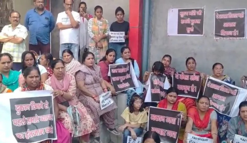 सेंट्रल मार्केट विवाद गहराया: ‘पलायन’ के पोस्टरों से सहमा सेक्टर-2, सेटबैक को लेकर बढ़ी बेचैनी