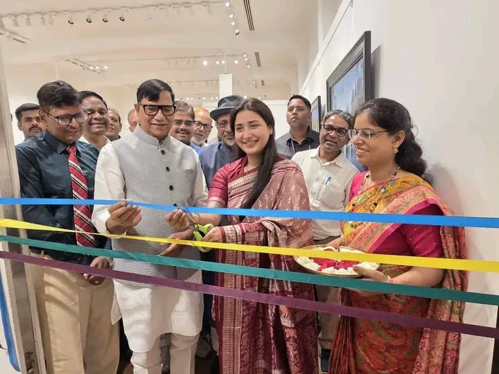 भारतीय संस्कृति और मिट्टी की खुशबू को जीवंत रूप में प्रस्तुत करती है डॉ. रत्नाकर की कला : कृपाशंकर सिंह 1 भारतीय संस्कृति और मिट्टी की खुशबू को जीवंत रूप में प्रस्तुत करती है डॉ. रत्नाकर की कला : कृपाशंकर सिंह