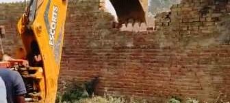 अवैध निर्माण पर चला बुलडोजर, प्रशासन की कार्रवाई से मचा हड़कंप