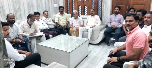 मेरठ नगर निगम के आउटसोर्सिंग सफाई कर्मचारियों ने अनिश्चितकालीन आंदोलन का किया ऐलान