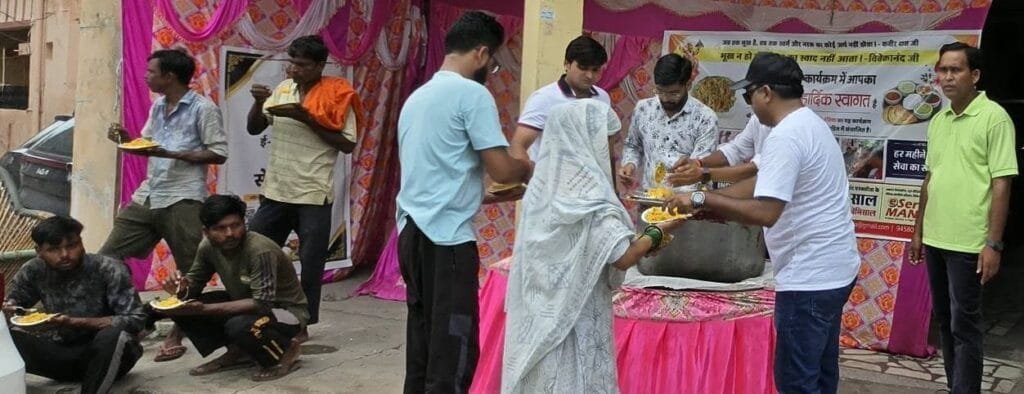 16th Ann Sewa: ई रेडियो इंडिया का 16वां मासिक अन्न सेवा अभियान बना मानवता की मिसाल 12 16th Ann Sewa 15