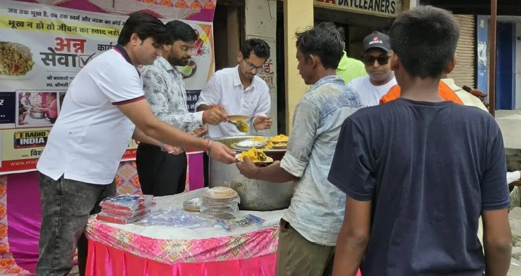 16th Ann Sewa: ई रेडियो इंडिया का 16वां मासिक अन्न सेवा अभियान बना मानवता की मिसाल