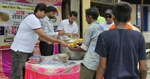 16th Ann Sewa: ई रेडियो इंडिया का 16वां मासिक अन्न सेवा अभियान बना मानवता की मिसाल
