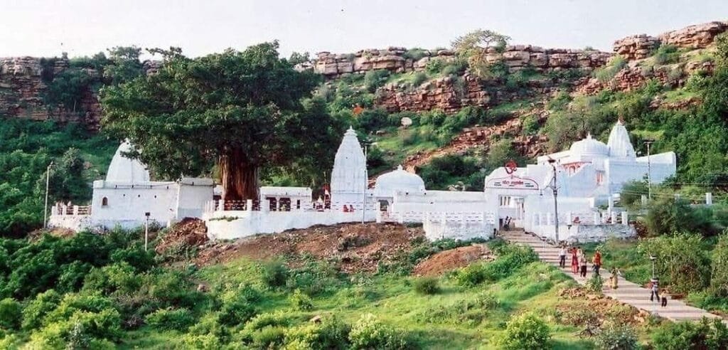 Chota Mahadev Bhanpura: अरावली की वादियों में बसे शिवधाम पर उमड़ रहे श्रद्धालु
