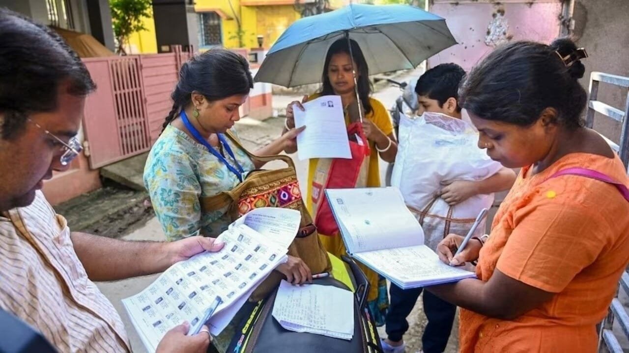 चुनावी व्यवस्था पर सवाल और लोकतंत्र का सफर