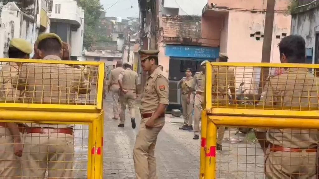 छावनी में तब्दील हुई केसरगंज मस्जिद, फोर्स तैनात, सचिन सिरोही हाउस अरेस्ट